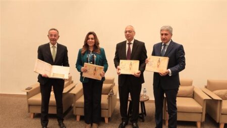 السياحة تتسلم تقرير البصمة الكربونية لافتتاح المتحف المصري