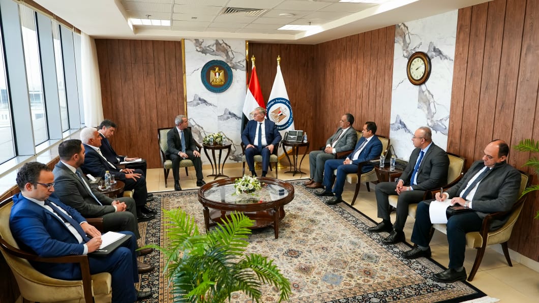 وزير البترول يتابع مع مسئولي "إيني" الإيطالية خطط زيادة الإنتاج وحفر آبار جديدة