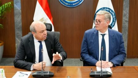 وزيرا البترول والطيران يبحثان تحويل مصر إلى مركز إقليمي لإنتاج وقود الطائرات المستدام SAF
