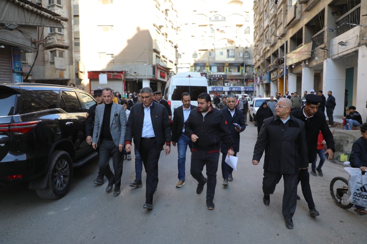 محافظ الجيزة يكلف بإقامة نقطة ثابتة لشرطة المرافق لمنع أي تجاوزات للباعة الجائلين