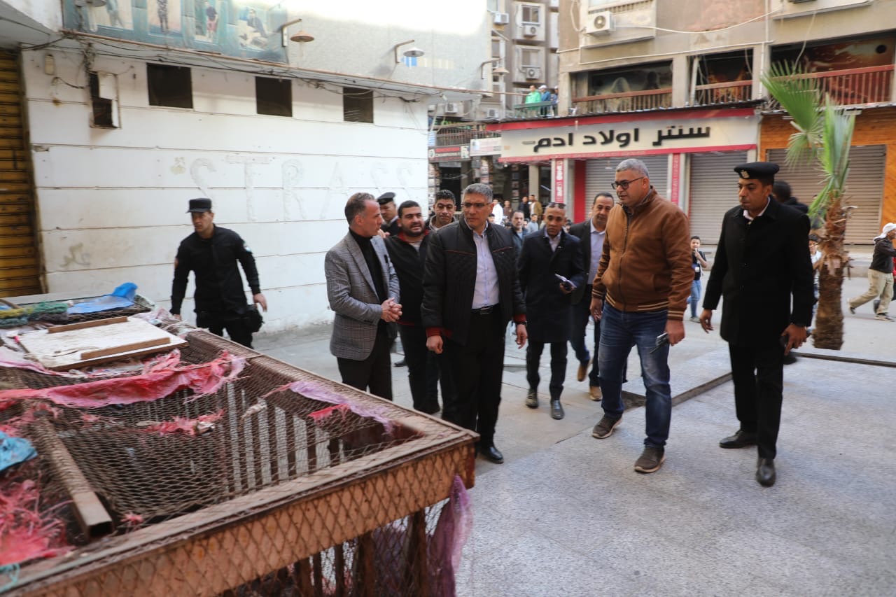 محافظ الجيزة يكلف بإقامة نقطة ثابتة لشرطة المرافق لمنع أي تجاوزات للباعة الجائلين