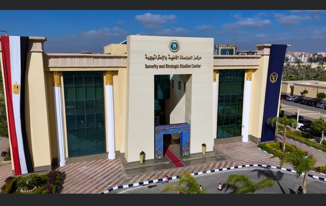 فيديو.. الداخلية تواصل دورها التوعوي: ورش عمل لمواجهة مخططات إسقاط الدول 2 فيديو.. الداخلية تواصل دورها التوعوي: ورش عمل لمواجهة مخططات إسقاط الدول