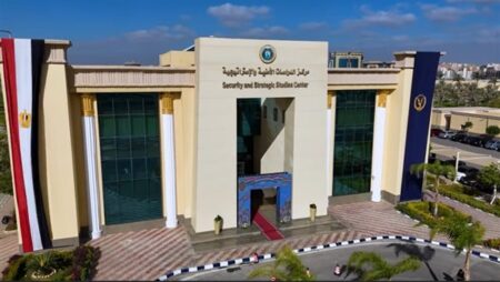 فيديو.. الداخلية تواصل دورها التوعوي: ورش عمل لمواجهة مخططات إسقاط الدول فيديو.. الداخلية تواصل دورها التوعوي: ورش عمل لمواجهة مخططات إسقاط الدول