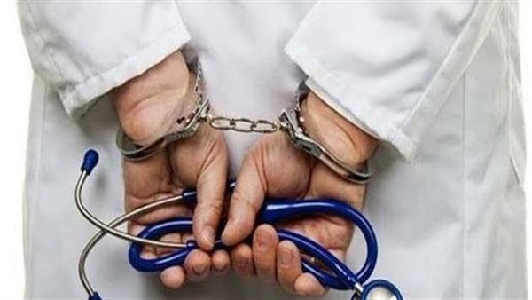 طبيب غائب لعامين وشقيقه يمارس العمل داخل وحدة صحية منتحلًا صفته بالبحيرة طبيب غائب لعامين وشقيقه يمارس العمل داخل وحدة صحية منتحلًا صفته بالبحيرة