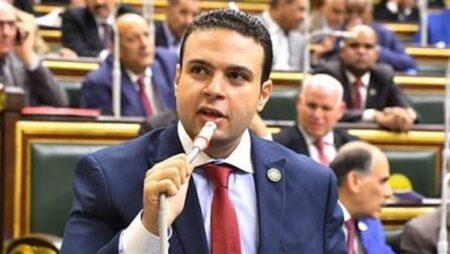 قرار إلغاء الإعفاء على الهواتف يعزل السوق المصري والموبايل لم يعد سلعة ترفيهية