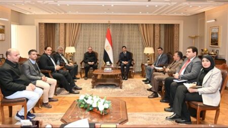 وزير الشباب يلتقي اللجنة الطبية لمتابعة كفاءة تطبيق الكود الطبي