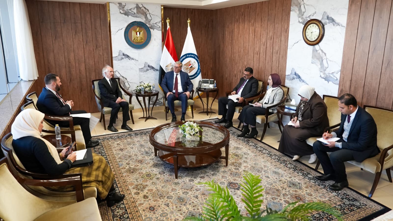 شركة «هانتر آند كو» الأسترالية تبدي رغبتها في الاستثمار بقطاع التعدين 1 شركة «هانتر آند كو» الأسترالية تبدي رغبتها في الاستثمار بقطاع التعدين