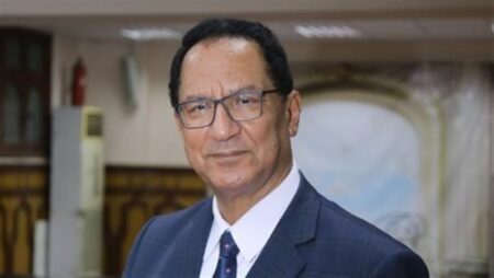 المستشار القانوني لـ عبدالرحيم علي يتساءل عن أسباب حجب نقيب الصحفيين قرار الشطب