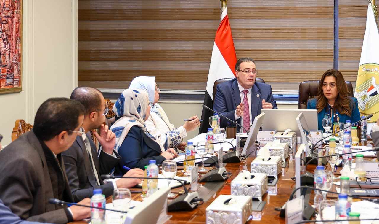 وزيرة التنمية المحلية تبحث مع رئيس الجهاز المركزي للتنظيم والإدارة تحديث الهياكل التنظيمية