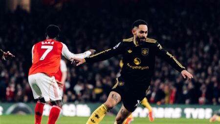 هدية اليونايتد للسيتي.. مانشستر يونايتد يتغلب على أرسنال بثلاثية لهدفين