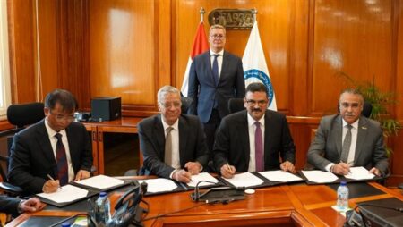 وزير البترول يوقع مذكرة تفاهم مع "شينج فا" الصينية للاستثمار في التعدين