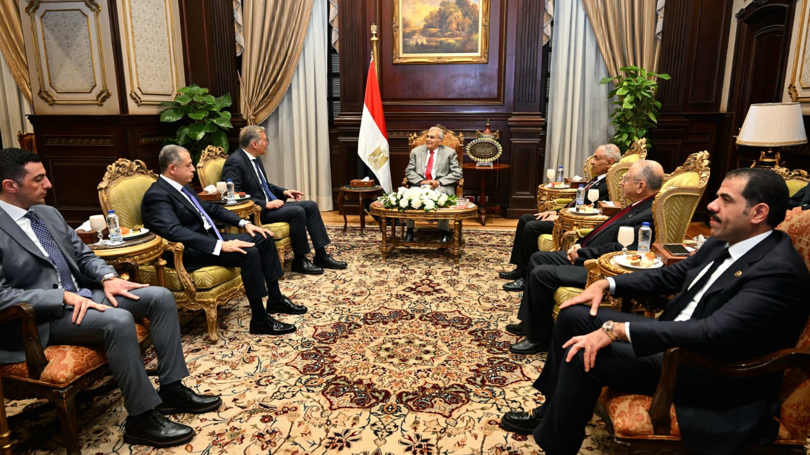 وزير البترول يهنئ رئيس الشيوخ ويؤكد تعزيز التعاون التشريعي لدعم الاستثمار بقطاع الطاقة 2 وزير البترول يهنئ رئيس الشيوخ ويؤكد تعزيز التعاون التشريعي لدعم الاستثمار بقطاع الطاقة