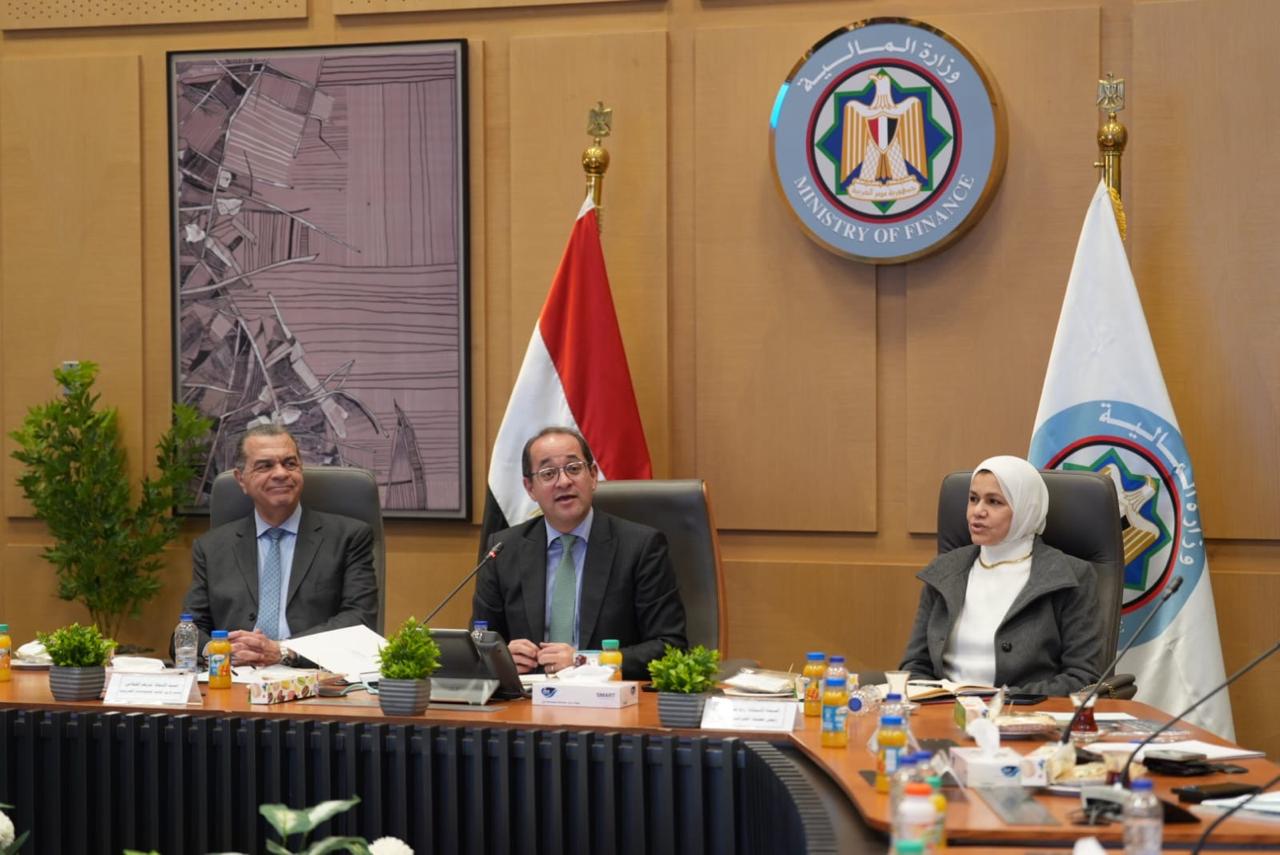 تحفيز القطاع الخاص على النمو من خلال توسيع القاعدة الضريبية