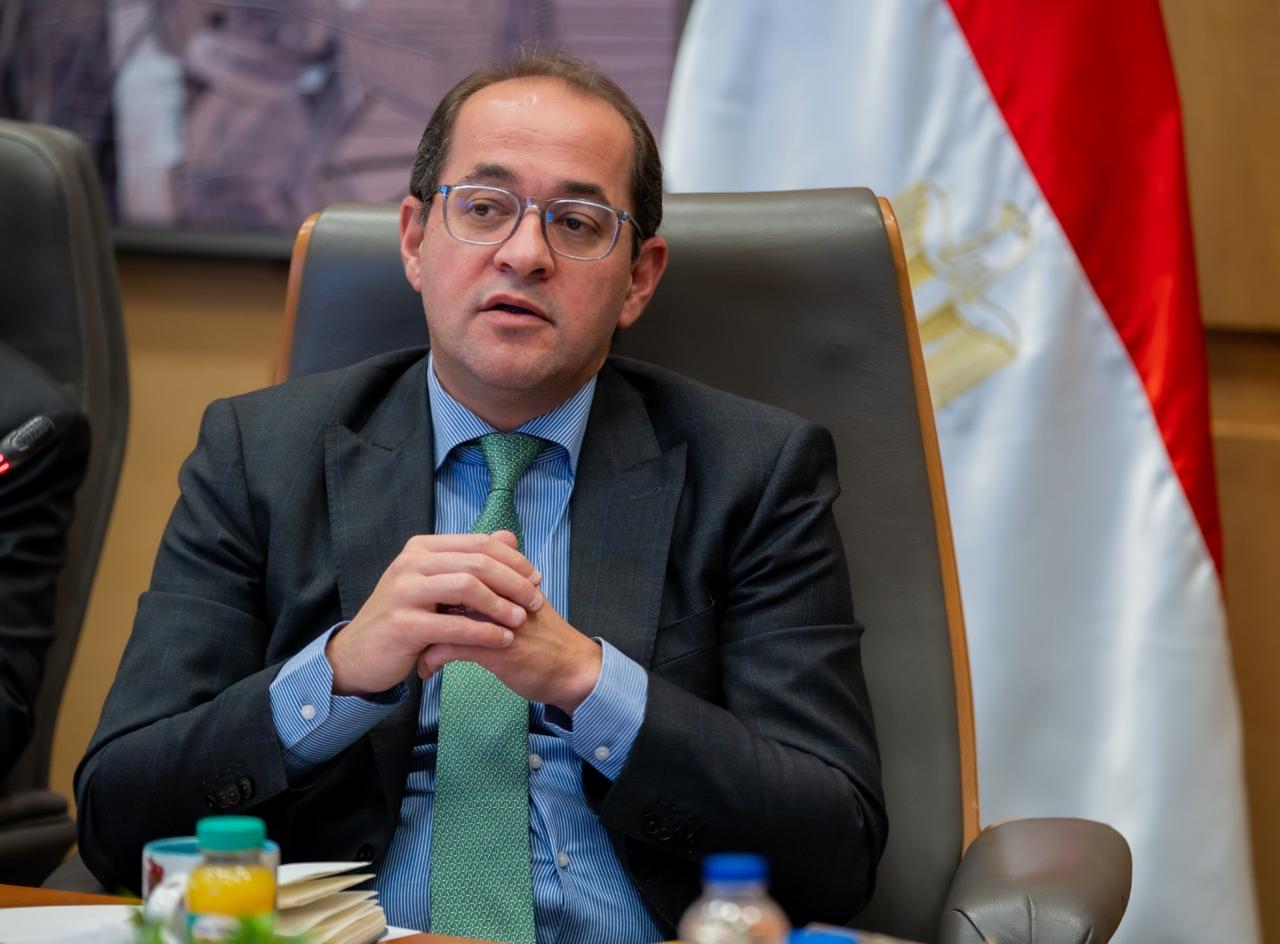 تحفيز القطاع الخاص على النمو من خلال توسيع القاعدة الضريبية