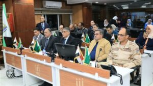 محافظ الجيزة يتابع أعمال غلق لجان جولة الإعادة في اليوم الأول لانتخابات مجلس النواب من داخل مركز السيطرة