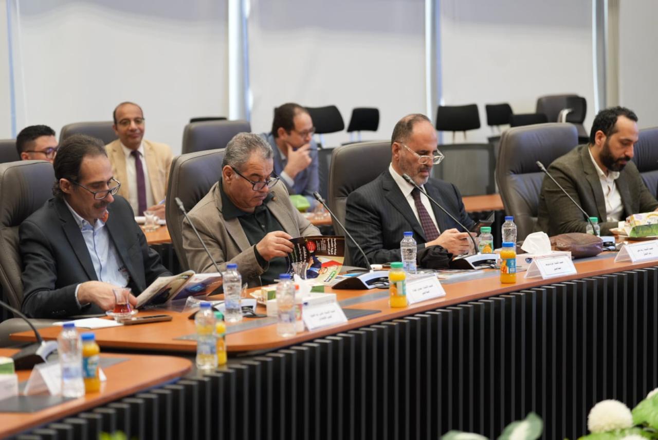 تحفيز القطاع الخاص على النمو من خلال توسيع القاعدة الضريبية