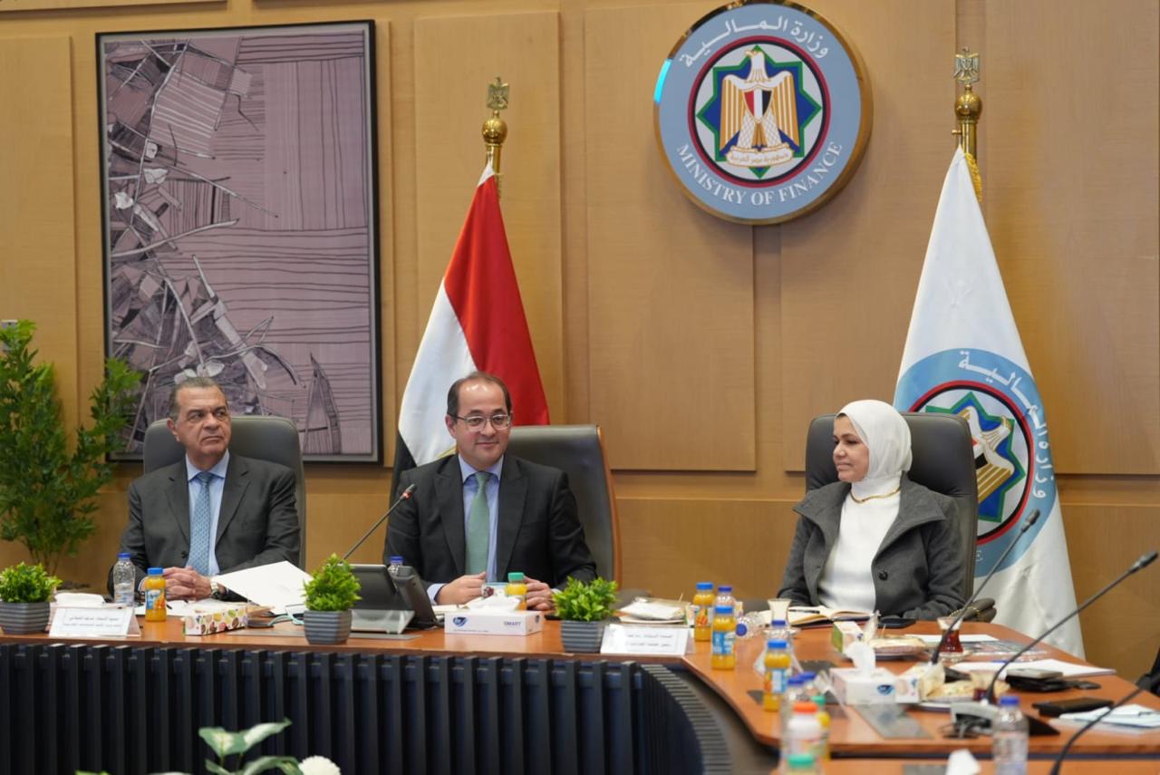 تحفيز القطاع الخاص على النمو من خلال توسيع القاعدة الضريبية