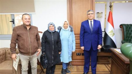 محافظ الجيزة يكرم المتميزين بإدارة الحملة بالديوان العام والجهات التابعة للمحافظة