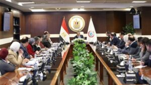 وزير الصحة يناقش الخطة الاستثمارية في 2026/2027 وموقف تنفيذ التأمين الصحي الشامل