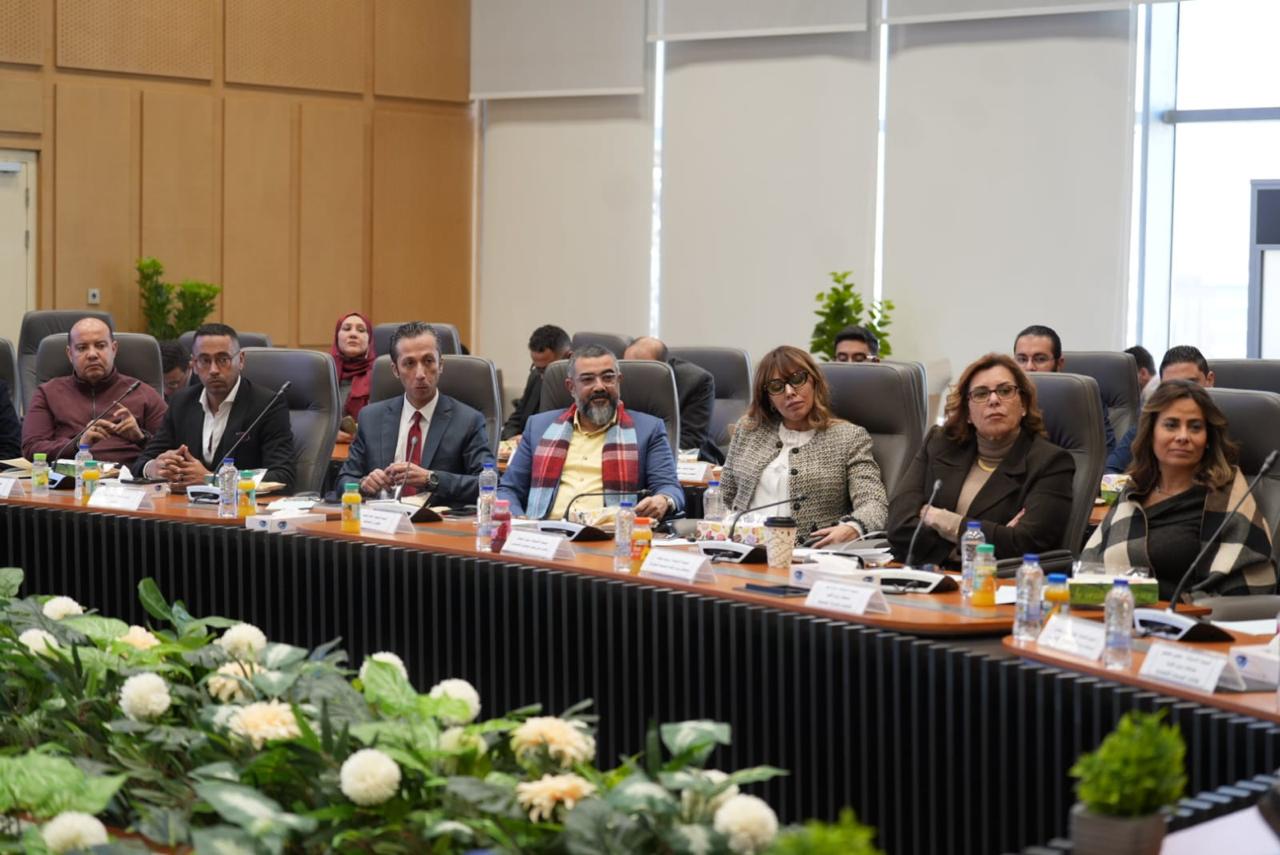 تحفيز القطاع الخاص على النمو من خلال توسيع القاعدة الضريبية