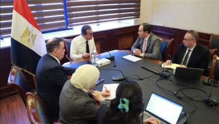 وزير الصحة يتابع مستجدات الميكنة والتحول الرقمي بمستشفيات المؤسسة العلاجية