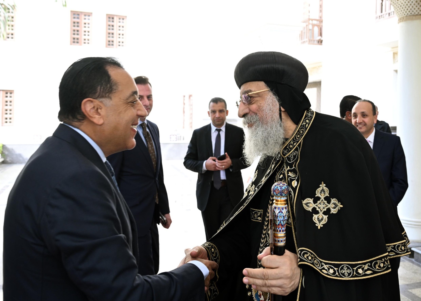 رئيس الوزراء يهنئ البابا تواضروس بعيد الميلاد المجيد.. صور