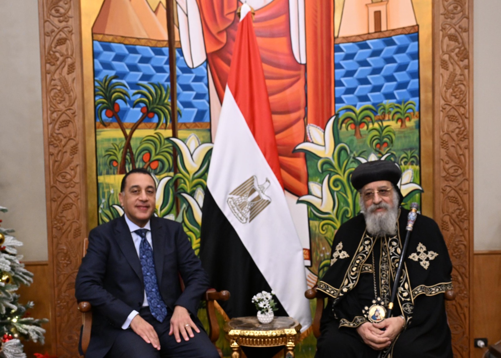 رئيس الوزراء يهنئ البابا تواضروس بعيد الميلاد المجيد.. صور