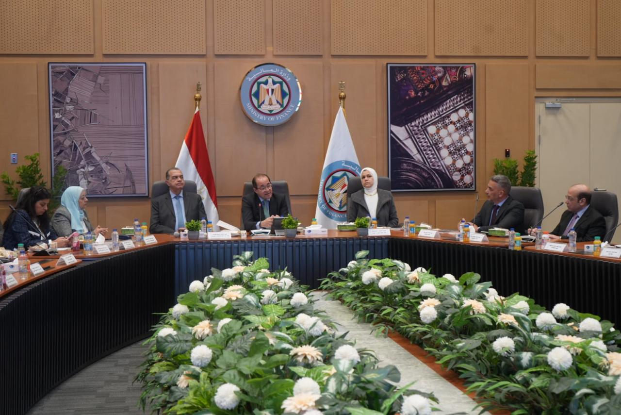 تحفيز القطاع الخاص على النمو من خلال توسيع القاعدة الضريبية