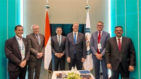 وزير البترول يبحث مع شركات كندية وأسترالية فرص الاستثمار والتعاون في قطاع التعدين المصري