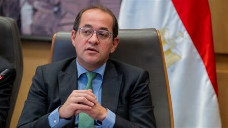 تحفيز القطاع الخاص على النمو من خلال توسيع القاعدة الضريبية