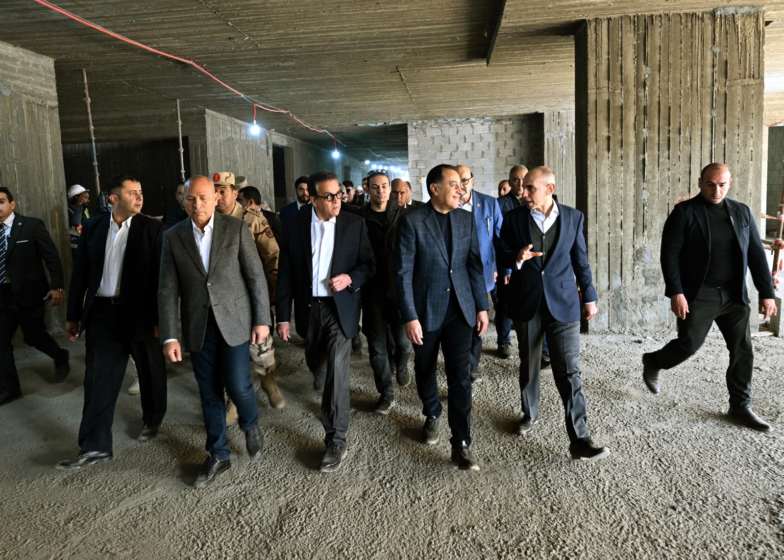 مدبولي يتفقد مستجدات الموقف التنفيذي لمشروع إنشاء مستشفى بولاق أبو العلا الجديد.. صور