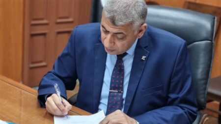 رئيس «الإسكندرية لتوزيع الكهرباء» يعقد الجلسة السابعة للاستماع لشكاوى ومطالب العاملين