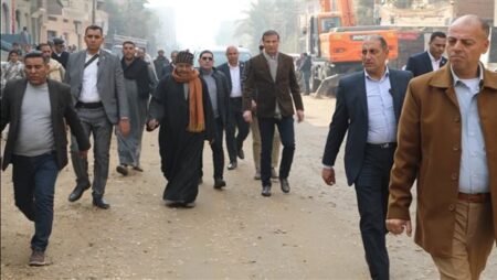 وزير الزراعة يتفقد شكاوى الفلاحين ويستكمل توريد الأسمدة