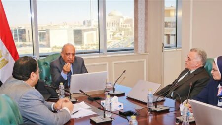 وزير الكهرباء يتابع خطة العمل لتحقيق الاستدامة المالية والتشغيل الاقتصادي وتحسين الأداء وزير الكهرباء يتابع خطة العمل لتحقيق الاستدامة المالية والتشغيل الاقتصادي وتحسين الأداء