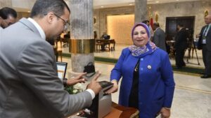 الدكتورة غادة عبد الرحيم علي تهنئ الدكتورة صباح صابر بتسلمها عضوية مجلس النواب 2026 – 2031