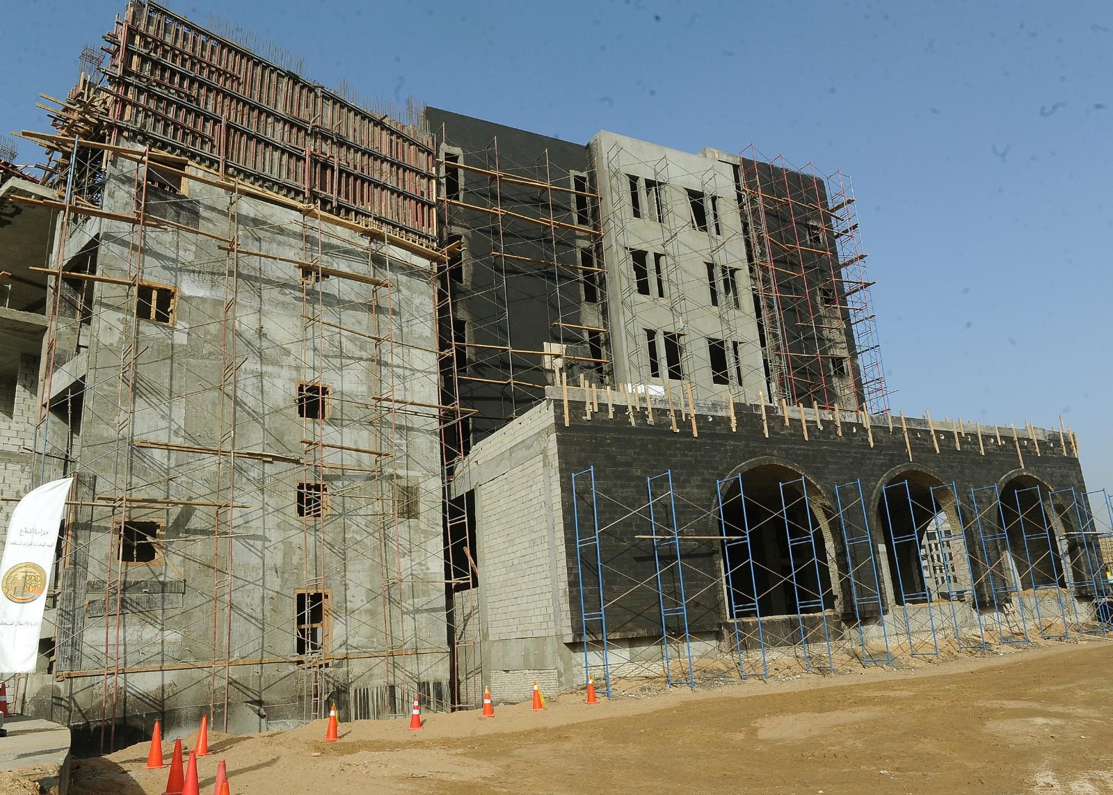 رئيس الوزراء يتفقد مشروع إنشاء مُستشفى هليوبوليس الجديدة.. صور