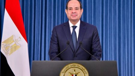 السيسي: يقظة قواتنا المسلحة وشرطتنا ووعي شعبنا حائط تتحطم أمامه كل المؤامرات والشائعات