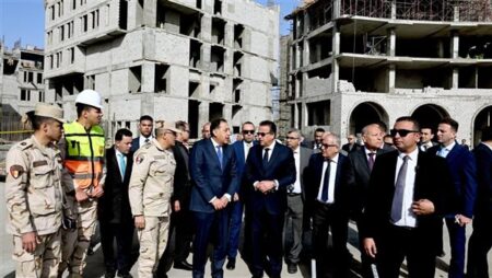 رئيس الوزراء يتفقد مشروع إنشاء مُستشفى هليوبوليس الجديدة.. صور