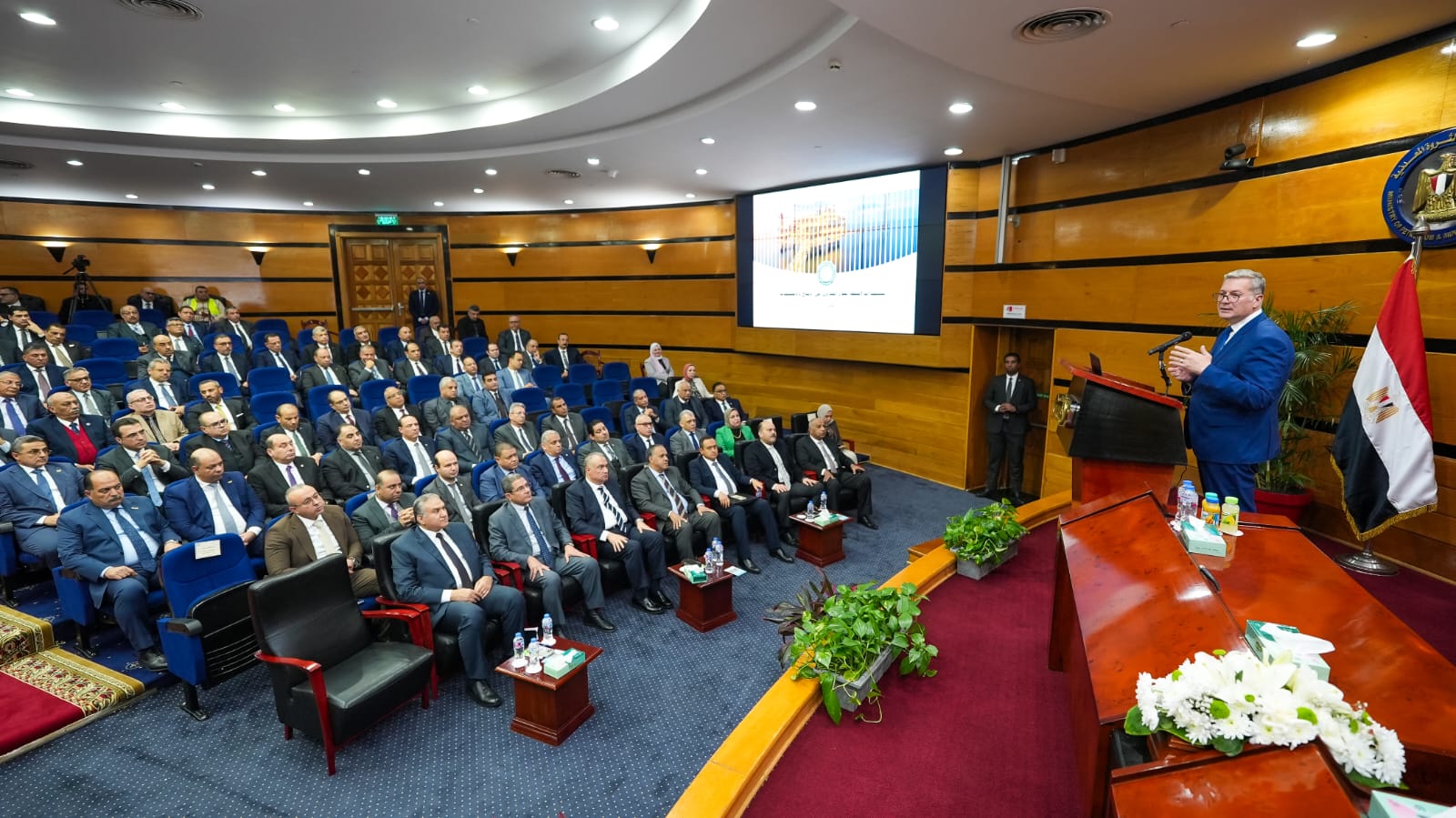 وزير البترول يستعرض خطط زيادة الإنتاج المحلي وتأمين احتياجات الغاز لصيف 2026 2 وزير البترول يستعرض خطط زيادة الإنتاج المحلي وتأمين احتياجات الغاز لصيف 2026