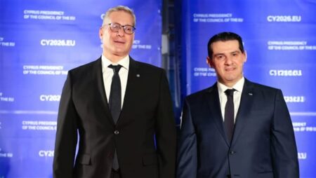 ممثلاً عن الرئيس السيسي.. وزير البترول يشارك في مراسم تسلم قبرص رئاسة الاتحاد الأوروبي ممثلاً عن الرئيس السيسي.. وزير البترول يشارك في مراسم تسلم قبرص رئاسة الاتحاد الأوروبي