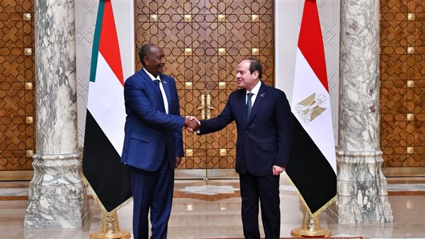 السيسي يهنئ رئيس مجلس السيادة الانتقالي السوداني بذكرى الاستقلال السيسي يهنئ رئيس مجلس السيادة الانتقالي السوداني بذكرى الاستقلال
