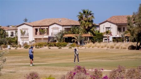 تتويج الإنجليزي كريس وود بالبطولة الدولية الأولى للجولف في مراسي الساحل الشمالي تتويج الإنجليزي كريس وود بالبطولة الدولية الأولى للجولف في مراسي الساحل الشمالي