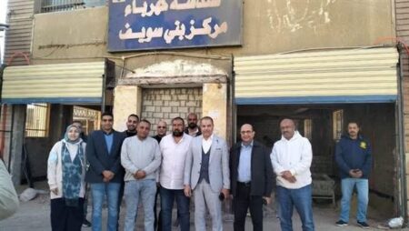 رئيس مصر الوسطى لتوزيع الكهرباء يتابع إنشاء مركز خدمة جديد ببني سويف