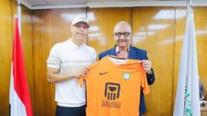 البنك الأهلي يوافق على بيع عمرو الجزار للنادي الأهلي بـ٦٠ مليون جنيه