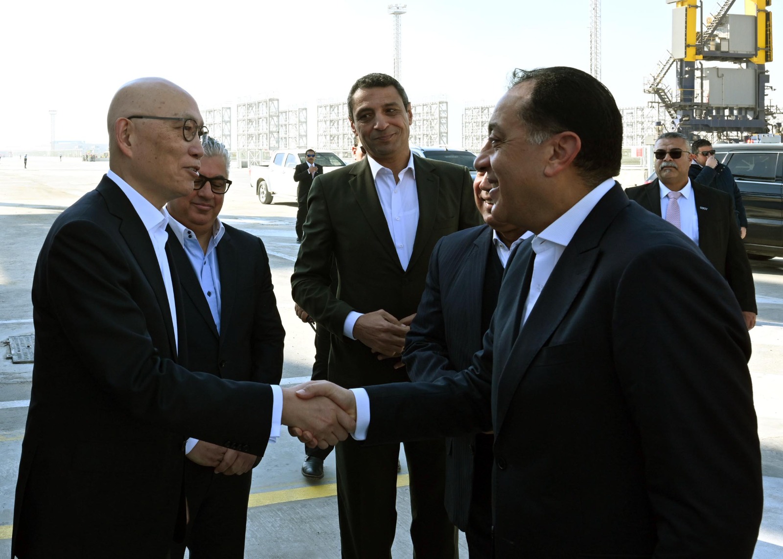 رئيس الوزراء يشهد بدء التشغيل التجاري لمحطة البحر الأحمر لتداول الحاويات رقم 1 (RSCT) بميناء السخنة.. مدبولي: يوم مهم في تاريخ الموانئ المصرية التي تحرص الدولة على تطويرها