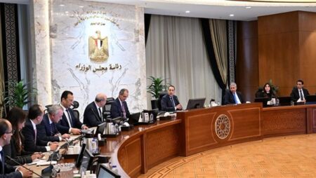 رئيس الوزراء يتابع الجهود الحكومية الخاصة بتيسير الإجراءات وتسهيل دخول السائحين رئيس الوزراء يتابع الجهود الحكومية الخاصة بتيسير الإجراءات وتسهيل دخول السائحين