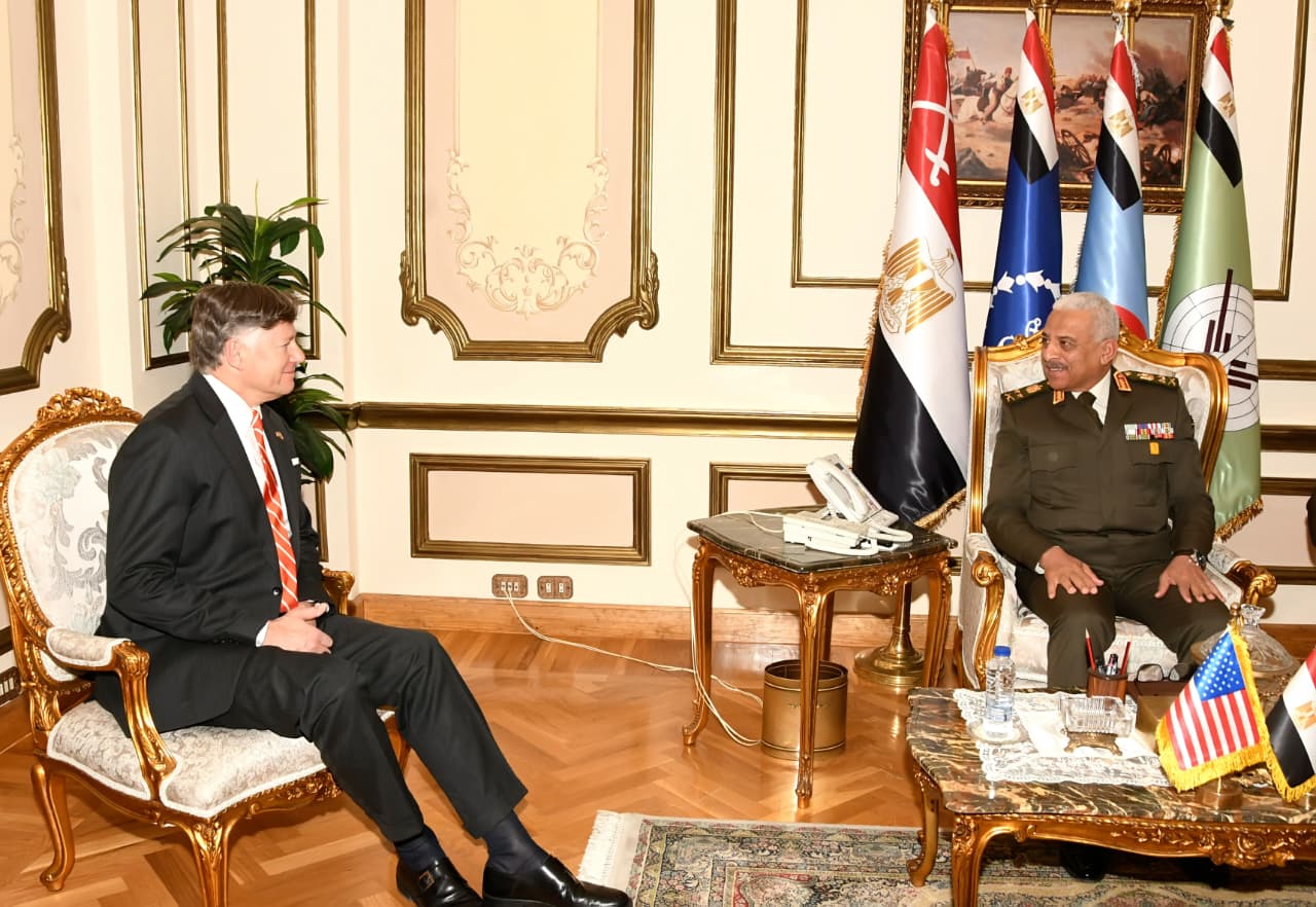 وزير الدفاع يلتقى نائب وزير الخارجية الأمريكى.. صور