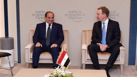 السيسي: مشروعات تطوير قناة السويس عززت من دورها كممر محوري للتجارة الدولية