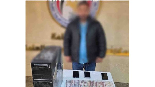 الداخلية تكشف تفاصيل ضبط محتال انتحل صفة خدمة عملاء الداخلية تكشف تفاصيل ضبط محتال انتحل صفة خدمة عملاء