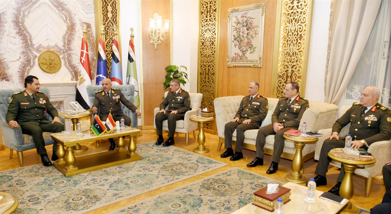 وزير الدفاع ورئيس أركان حرب القوات المسلحة يلتقيان نائب القائد العام للجيش الوطنى الليبى.. شاهد